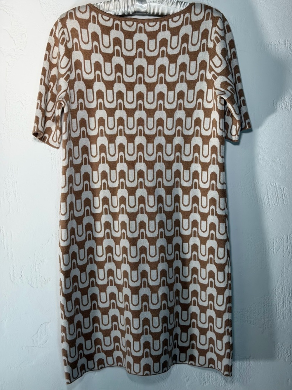 Nicole Miller SS Geometric Knit Dress in Cream and Brown- above knee - beautiful - Picture 6 of 10